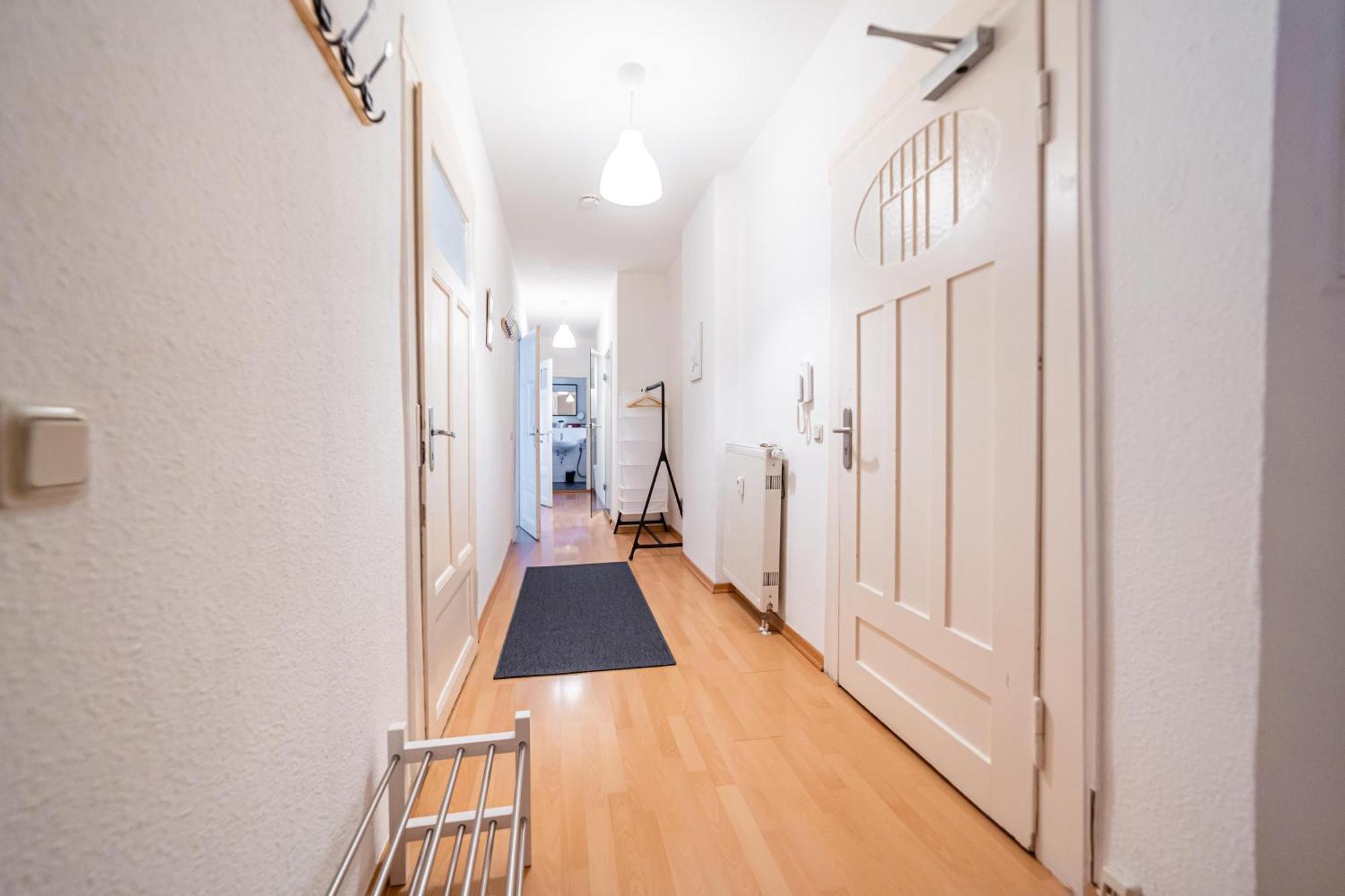 Fullhouse - - M18 - Fahrstuhl - Smarttv - Marktlage